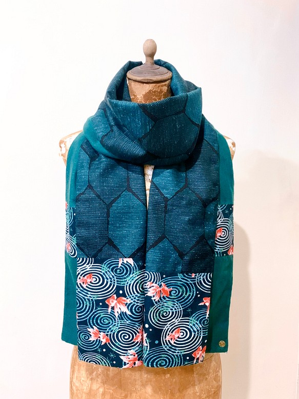 スカーフNo.303 *觀魚*設計師手作日本古董布綠色六角磚紅金魚水草漣漪圍巾 披肩鞥 第1張的照片