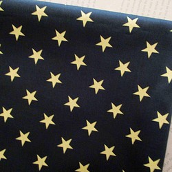 コットンツイル　星☆彡プリント柄　　ブラック地イエロー系星柄　1600-71 1枚目の画像