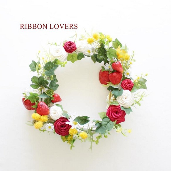 【リボンの薔薇】苺と花畑ラウンドリース 1枚目の画像