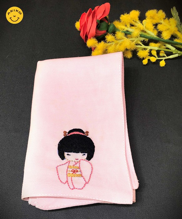 リネン手刺繍ハンカチ「着物」30cm×30cm 「ピンク」 1枚目の画像