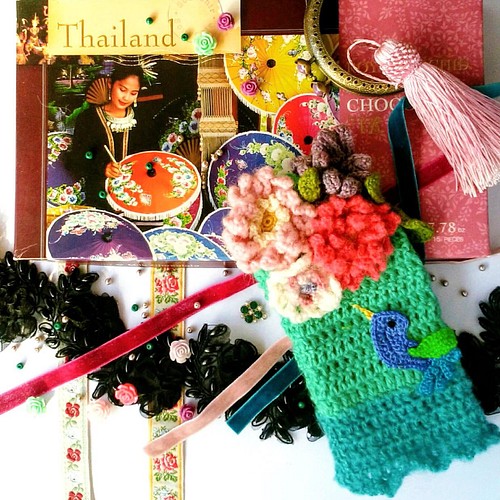 お花と蝶々モチーフの手編み・刺繍ガーリーなアンティークがま口 