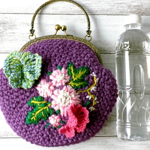 お花と蝶々モチーフの手編み・刺繍ガーリーなアンティークがま口 