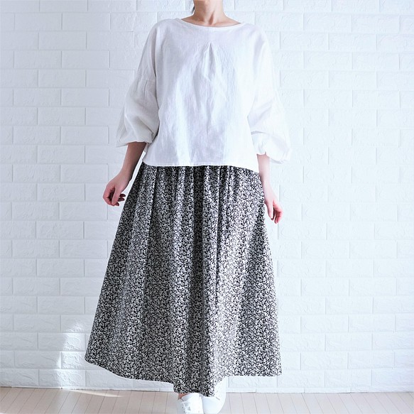 【花柄】【ギャザースカート】コットンリネン　ロングスカート　ふんわりシルエット 白黒 1枚目の画像