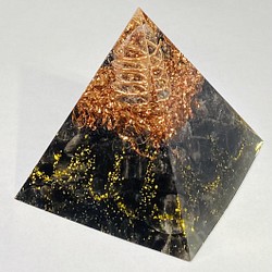≪受注制作≫モリオン【まよけ・やくよけ・浄化】ピラミッド型 オルゴナイト 1枚目の画像