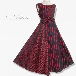 着物でパッチワークロングワンピース たっぷりフレアスカート 赤黒 M〜LL 着物リメイク 衣装 ドレス（B115） 1枚目の画像