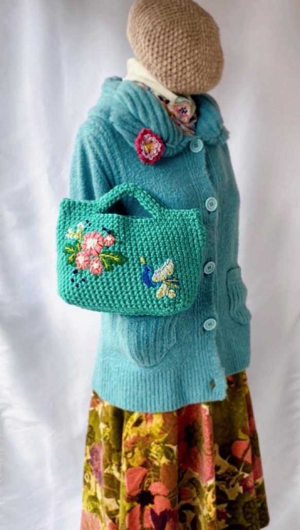 即納ピンクお花とブルーの小鳥のカラフル刺繡バッグ シノワズリ・フラワーガーデン手編みニットお出かけハンドバッグ グリーン 