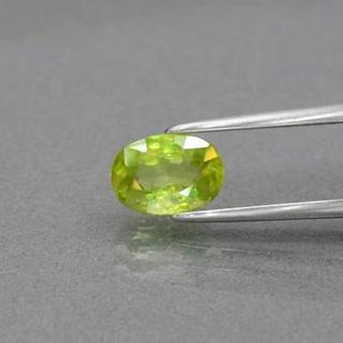 天然石 スフェーン ルース 1.28ct 非加熱 マダガスカル産 虹が煌めく