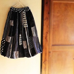 ↓お値下げ中■SAYOCAFE★黒系を集めたAMARIパッチワークバルーンスカート 1枚目の画像