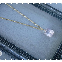大粒宝石質ローズクォーツのネックレス 1枚目の画像