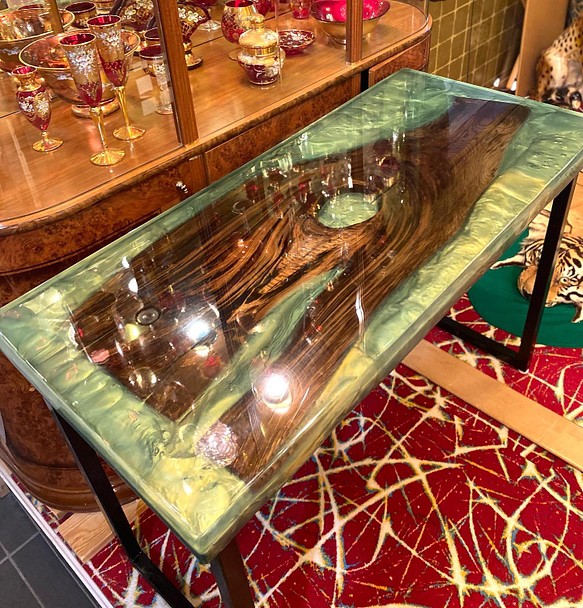 世界でたった一つの神代杉のウッドリバーテーブル 1枚目の画像