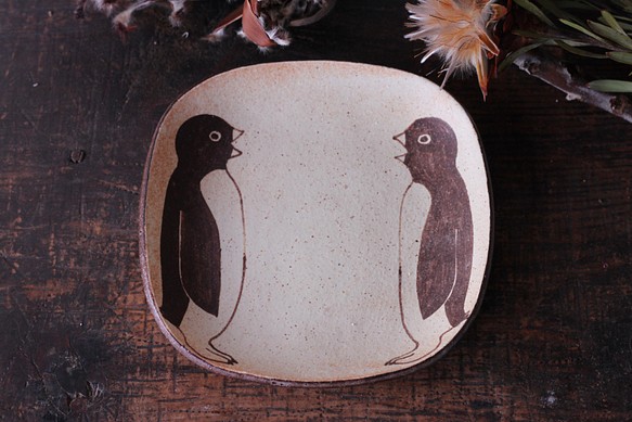 マット釉角皿 アデリーペンギン 1枚目の画像