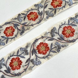 【50cm】インド刺繍リボン アイボリーxレッドxグレー　オーガンジー　SO346 1枚目の画像