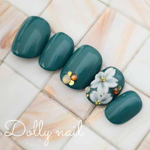 ベリーショート 深緑の３d桜ネイル ネイルチップ ネイルシール Dolly Nail 通販 Creema クリーマ ハンドメイド 手作り クラフト作品の販売サイト