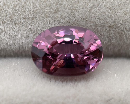 スピネルルース ピンクがかった紫のスピネル 0.81カラット オーバルカットのレアカラー 美天然宝石 スリランカ 原産