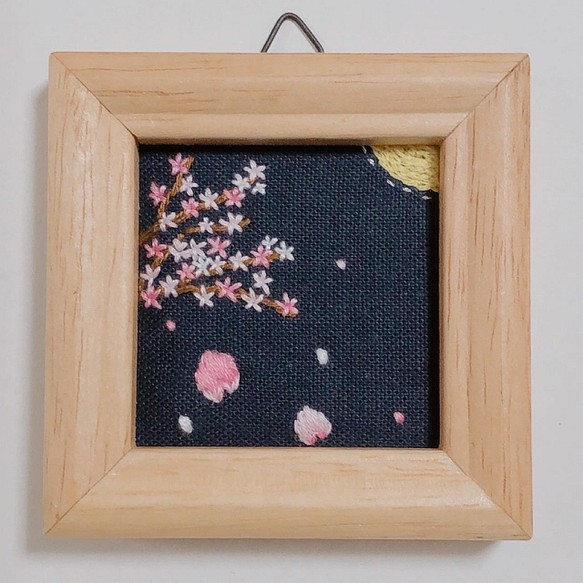 刺繍フレーム 月夜の桜吹雪 壁飾り インテリア雑貨 春 花 フォト