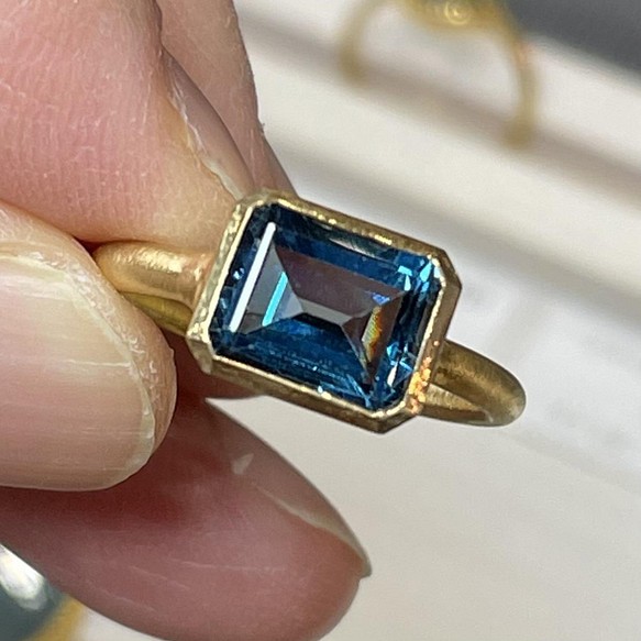 ロンドンブルートパーズ オクタゴンカット 3.0ct シンプルな伏せ込み