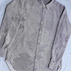 着物リメイク　アイボリーに紫の江戸小紋の切り嵌め柄のカジュアルシャツ　メンズLサイズ 1枚目の画像