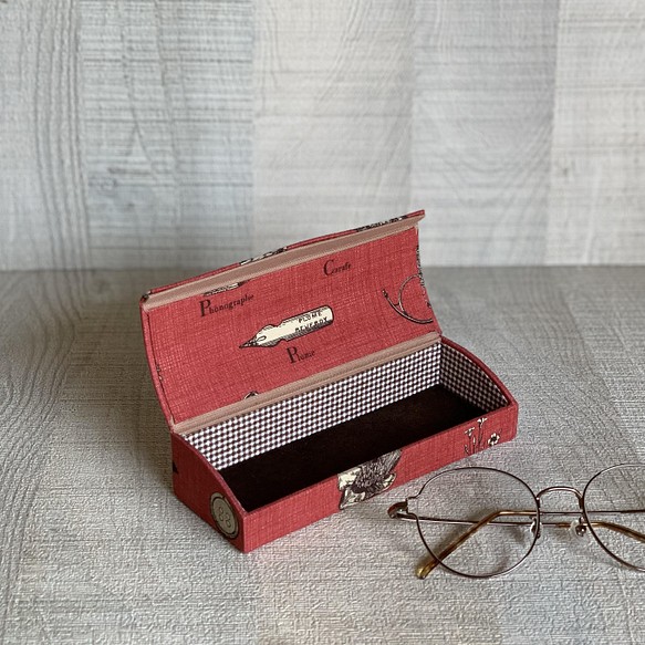 スリムサイズの眼鏡ケース アンティーク風 赤 メガネケース Boxstudio85 通販 Creema クリーマ ハンドメイド 手作り クラフト作品の販売サイト