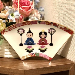 即納！和柄が可愛い雛祭り・扇子型絵皿❤︎ポーセラーツ 1枚目の画像