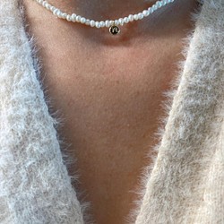 NaNa jewelry   淡水パールイニシャルのネックレス 1枚目の画像