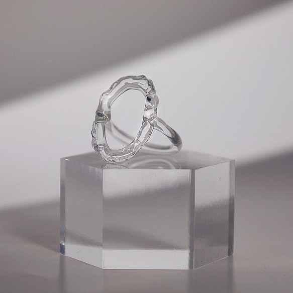 海外最新 ガラスのリング“Ovall frame” -クリア- ～溶けない氷 シリーズ～ 人気が高い
