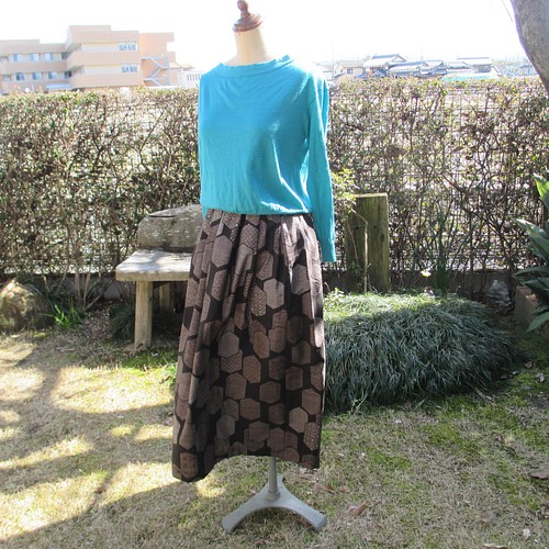 茶系の大島紬で作った タックを入れたギャザースカート。裏付き 