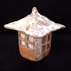 和紙と陶器の灯り・とんがり屋根の灯篭 1枚目の画像