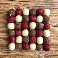 チョコレート色のポットマット　鍋敷き　羊毛フェルト 1枚目の画像