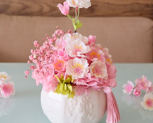 まるい花器の桜アレンジメント/タッセル付き（無料ギフト