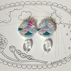 《送料無料》キラキラ✧うろこ刺繍の耳飾り 1枚目の画像