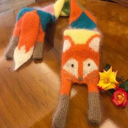 純手工編織。狐狸圍巾。優質柔軟。橘黃白咖藍粉色組成 第1張的照片