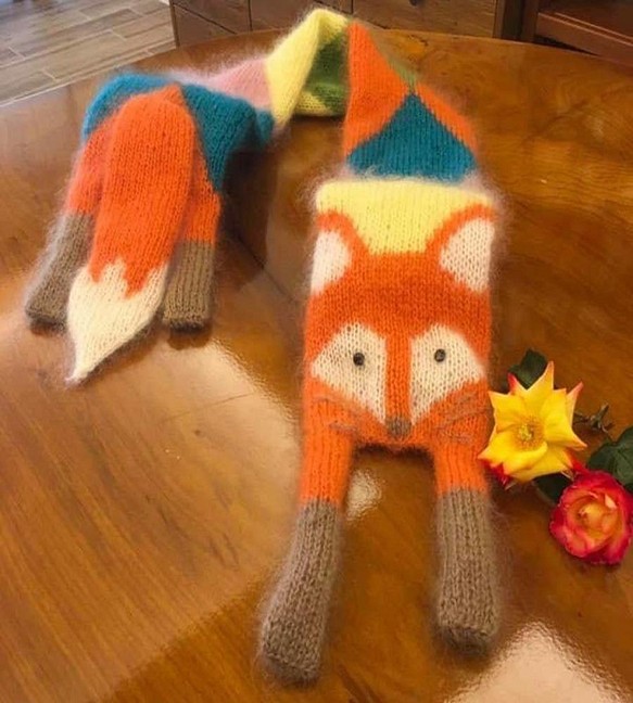 純手工編織。狐狸圍巾。優質柔軟。橘黃白咖藍粉色組成 第1張的照片