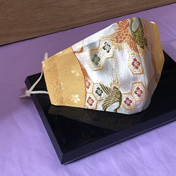 高級西陣織金襴マスク　花菱亀甲に鶴　立体縫製　抗菌防臭生地 1枚目の画像