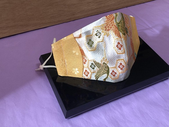 高級西陣織金襴マスク　花菱亀甲に鶴　立体縫製　抗菌防臭生地 1枚目の画像