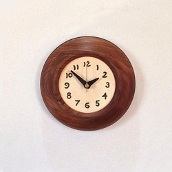 ケヤキと陶の丸い掛時計　NO.0147（　濃茶色　） 1枚目の画像