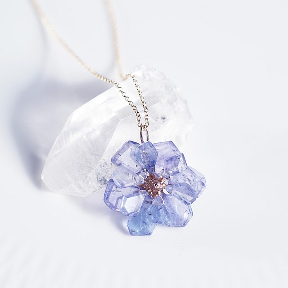 ☆タンザナイトの花びらによるデルフィニウムの花・45cmネックレス