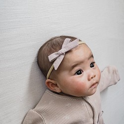 Cotton Linen S Bow ヘアバンド ベビー 赤ちゃん 女の子 ヘッドバンド カチューシャ カチューム ヘアアクセサリー Lou Lou 通販 Creema クリーマ ハンドメイド 手作り クラフト作品の販売サイト