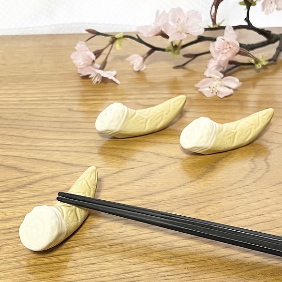 京焼　清水焼　朝堀り新鮮なタケノコ 箸置き 1枚目の画像
