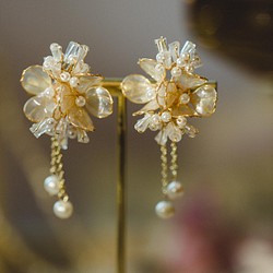 【花嫁】花舞 垂墜式水晶花樹脂淡水珍珠手工耳夾 耳針 第1張的照片