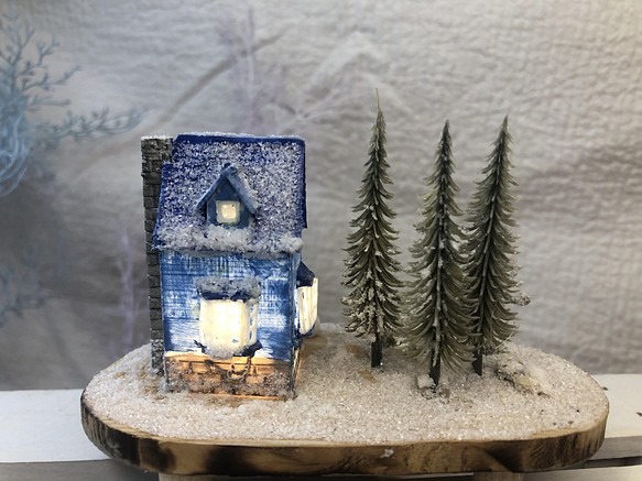 雪國藍色小屋 藝術燈飾 第1張的照片