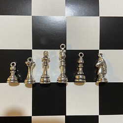 チャーム/チェス・6個セット 1枚目の画像