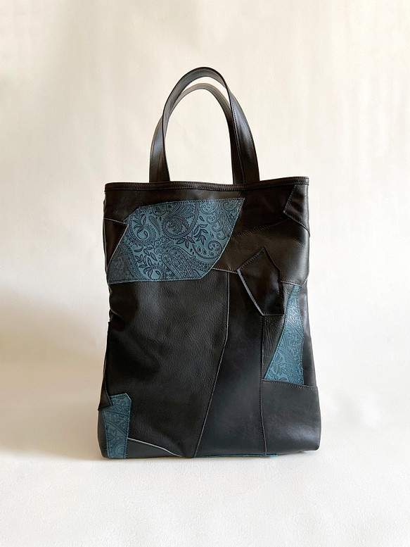 『再販なし一点物』A4 すっぽり 縦型 バッグ サステナブル パッチワーク ブラック ネイビー 1枚目の画像