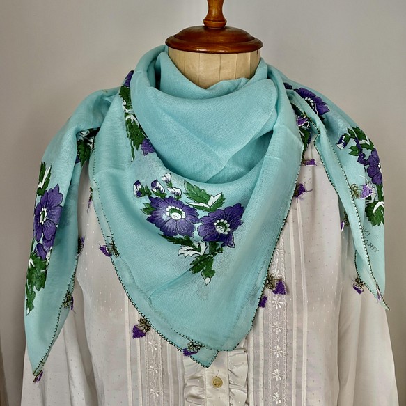 針蕾絲棉手漆圍巾淺藍色和紫色 第1張的照片