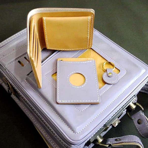 ランドセルリメイクの1例「その1（折り財布＋パスケース）」受注生産