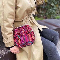 Guatemalan Huipil × Leather Bag #1／グアテマラ ウィピル 刺繍 レザー がま口バッグ 1枚目の画像