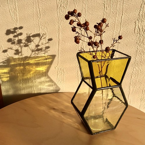 ステンドグラスのアートな花瓶(イエロー)【受注製作】 一輪挿し・花瓶 