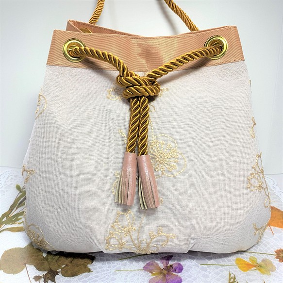 梅と桜の刺繡　巾着バッグ 1枚目の画像