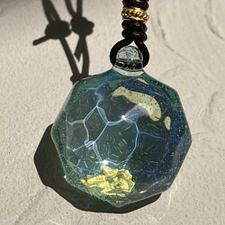 ＊Octagon＊ アクアマリン色のガラスペンダント ～ 波紋 ～ ボロシリケイトガラス（水面模様） 1枚目の画像
