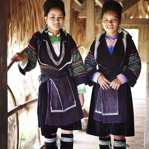 Black Hmong' Pride』送料無料、ベトナム黒モン族の民族衣装の立体刺繍 