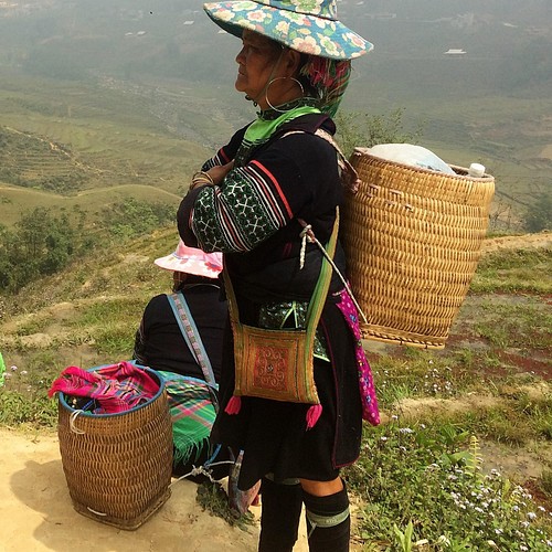 ベトナム民族衣装 ヤオ族 黒モン族 モン族 赤ザオ族 限定価格セール